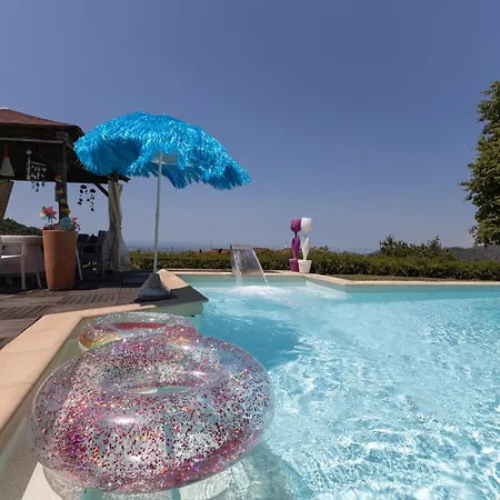 Villa Di Anna & Marco - Appartamento Con Piscina Chiatri